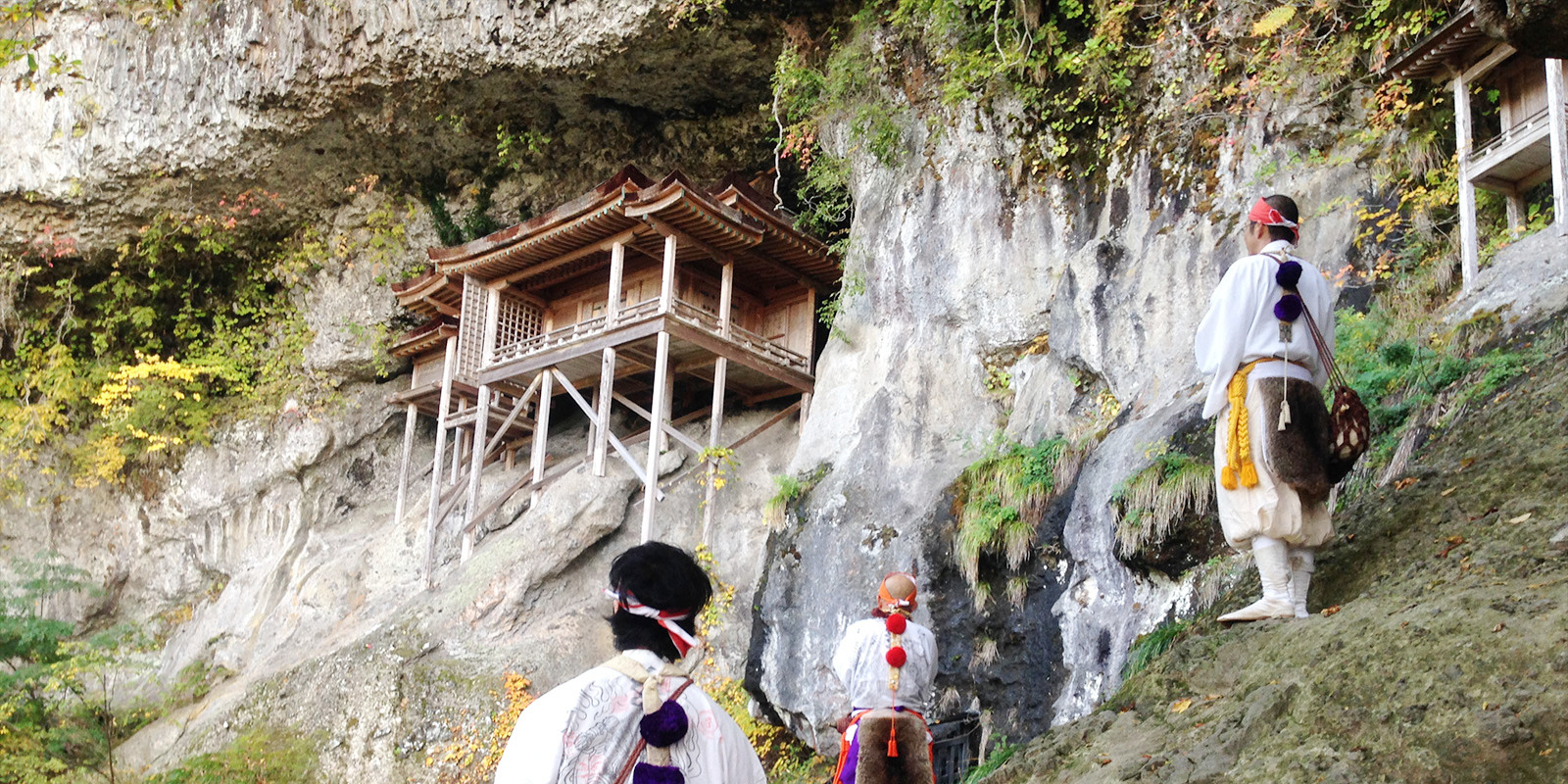 Le mont Mitoku et et le temple Sanbutsu-ji 国宝投入堂