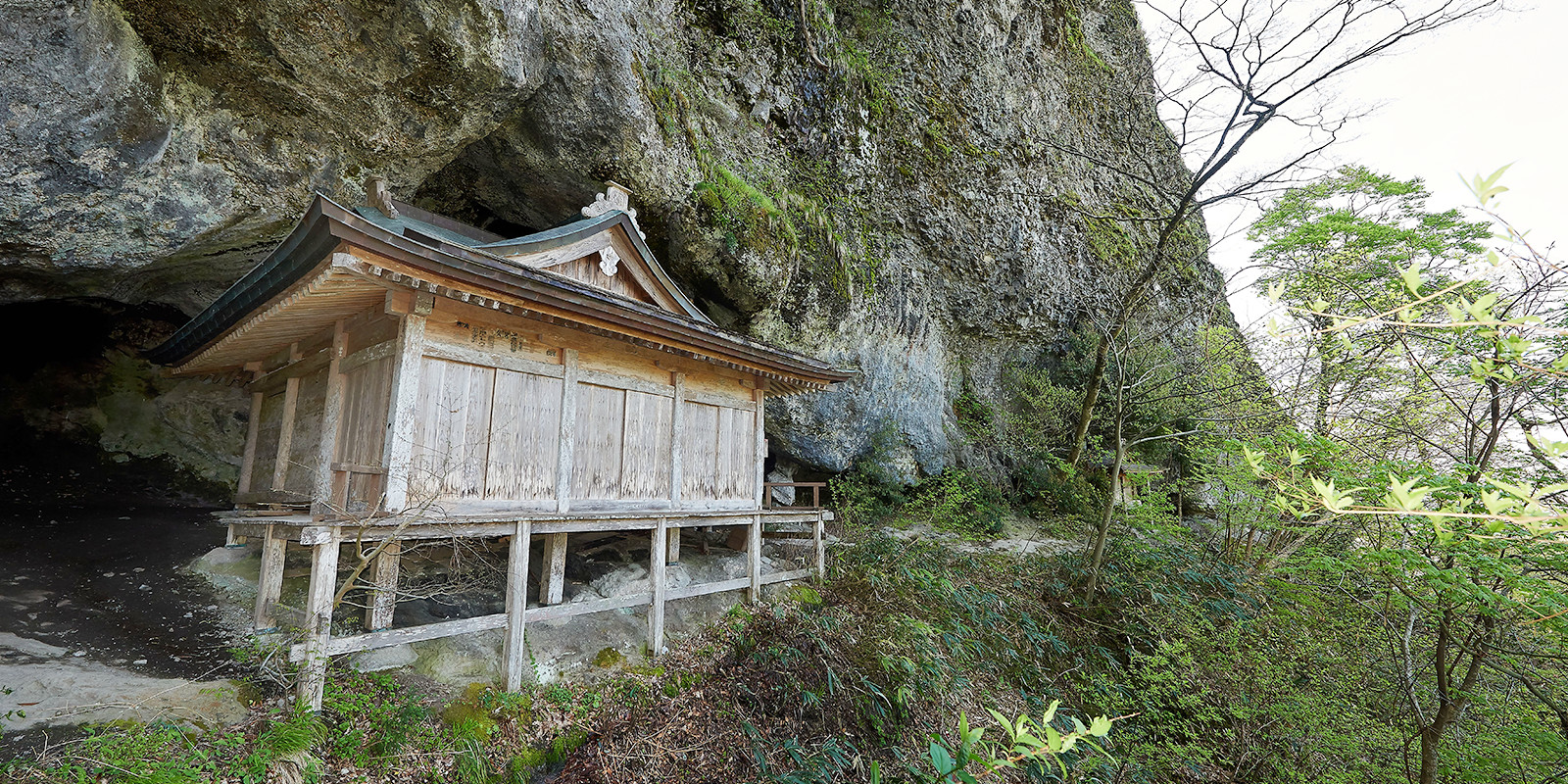 Le mont Mitoku et et le temple Sanbutsu-ji・観音堂